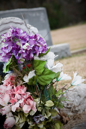 Blumenschmuck-fuer-Trauerfeier-und-Grab