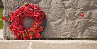 Der-Trauerkranz-ist-die-klassische-Grabbeigabe-zur-Beerdigung