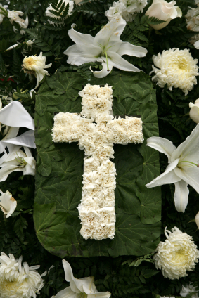 Trauerkreuze-sind-ein-christlicher-Sargschmuck